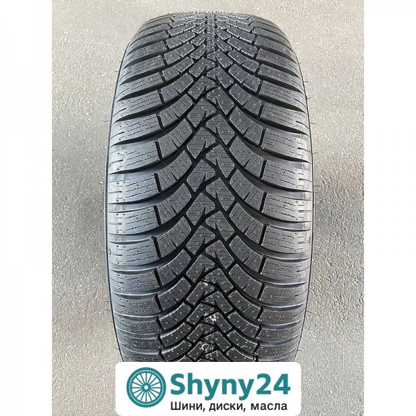 Falken Eurowinter HS01 235/55 R17 103V: Надійна зимова шина для безпечних поїздок